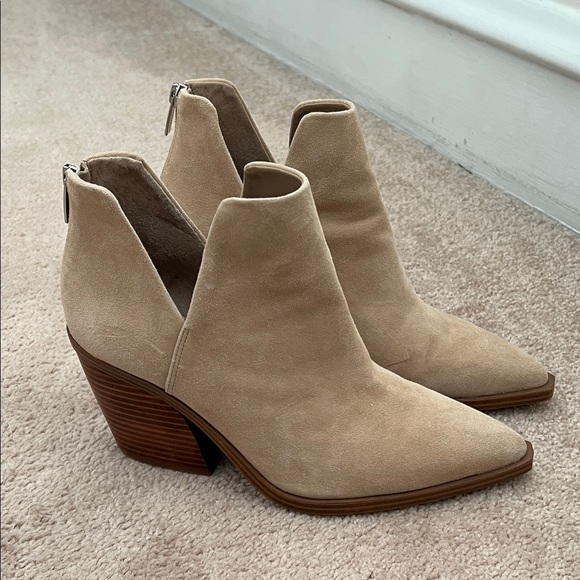 Vince Camuto Shoes - Vince Camuto tan suede booties
